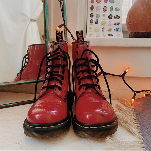 Red glossy docs - Picture 2 of 3
